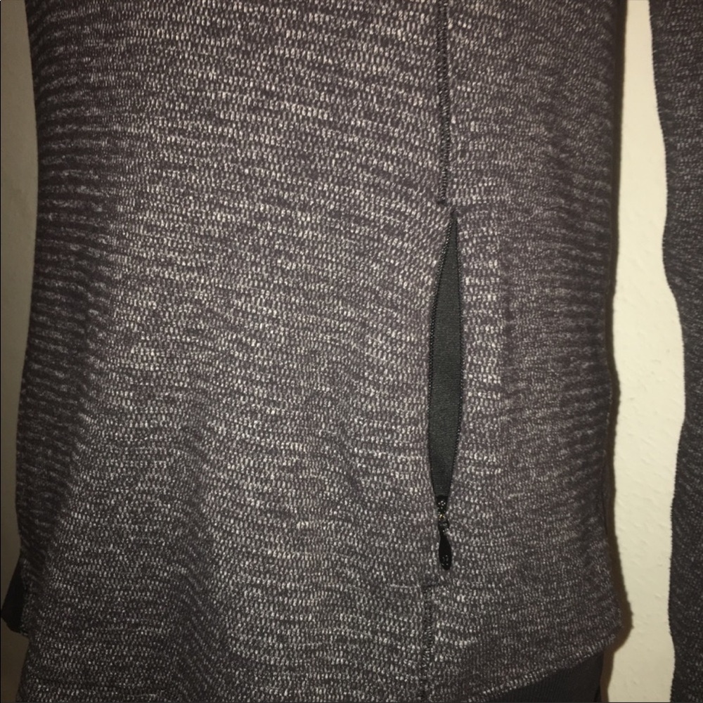 Lululemon Runderful 1/2 Zip - Picture 5 of 8